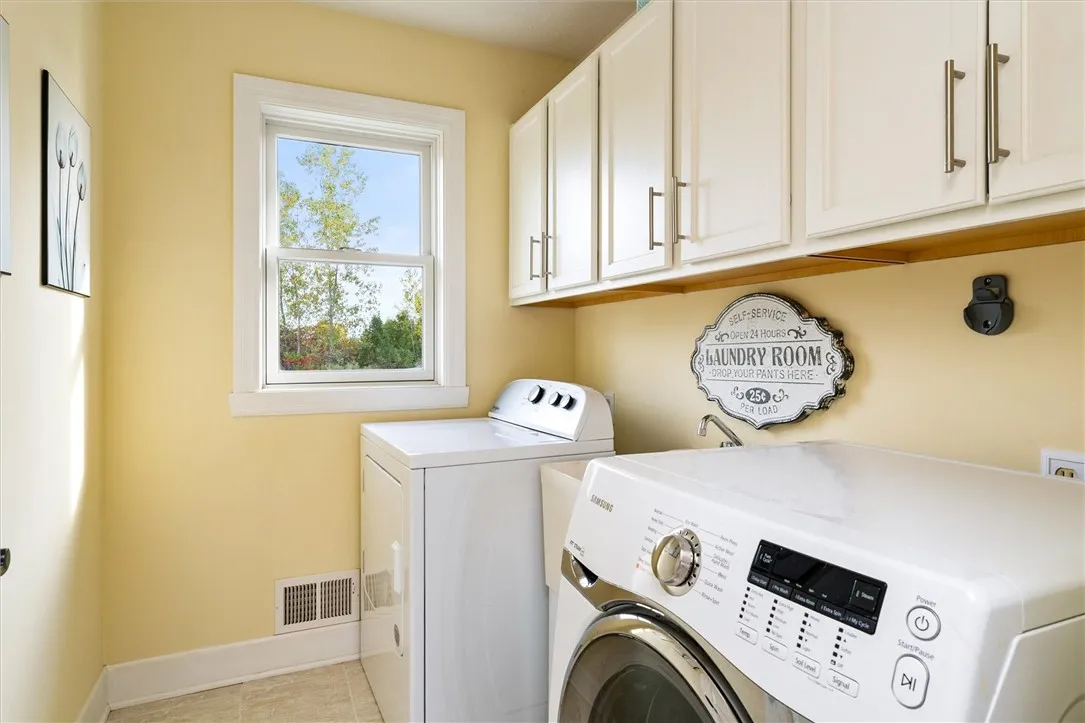 585 Chambers Street, Ogden, New York 14559, Ogden, New York 14559, 4 Bedrooms Bedrooms, 10 Rooms Rooms,2 BathroomsBathrooms,Residential,Closed,585 Chambers Street, Ogden, New York 14559,0,R1640585