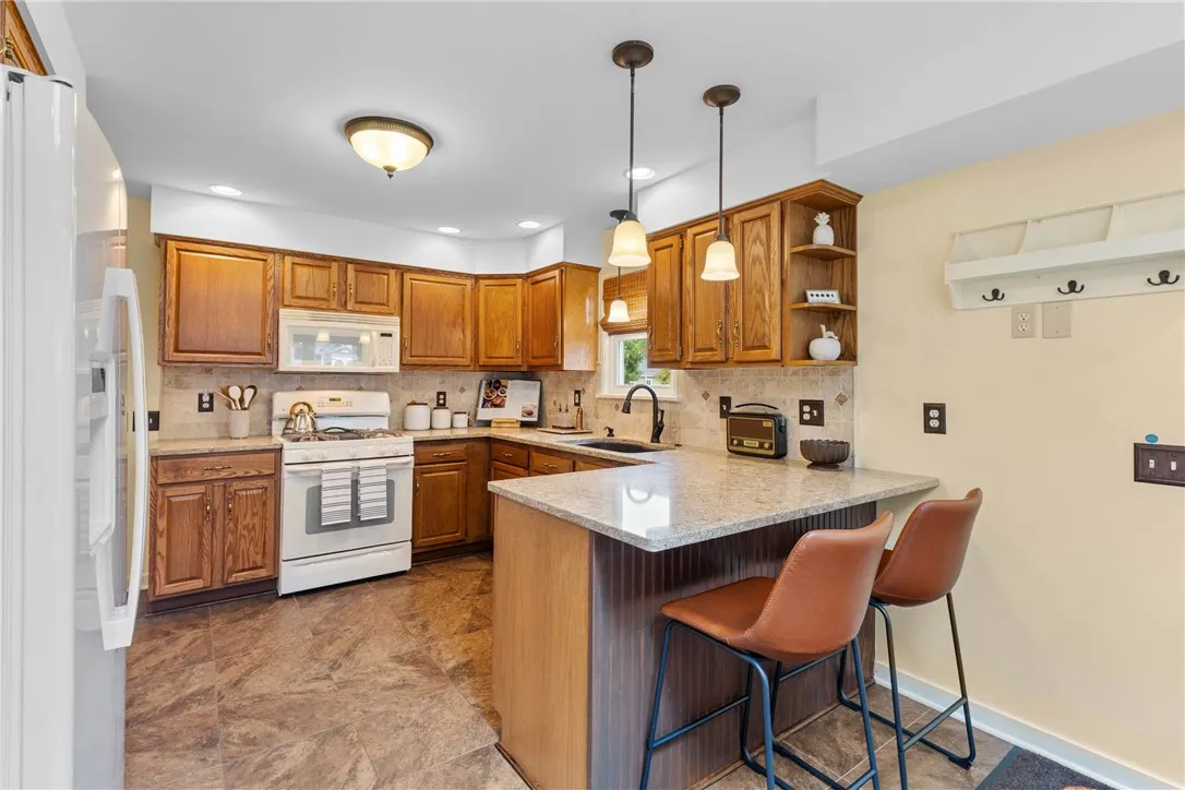 163 Winfield Road, Irondequoit, New York 14622, Irondequoit, New York 14622, 3 Bedrooms Bedrooms, 7 Rooms Rooms,1 BathroomBathrooms,Residential,Closed,163 Winfield Road, Irondequoit, New York 14622,0,R1638640