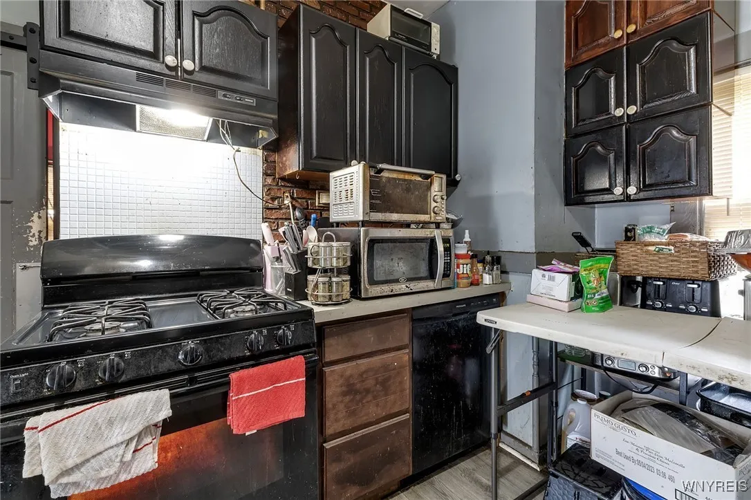 126 Austin Street, Buffalo, New York 14207, Buffalo, New York 14207, 5 Bedrooms Bedrooms, 11 Rooms Rooms,2 BathroomsBathrooms,Residential,For Sale,126 Austin Street, Buffalo, New York 14207,0,B1640128