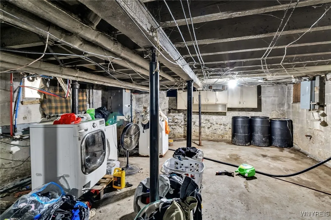 126 Austin Street, Buffalo, New York 14207, Buffalo, New York 14207, 5 Bedrooms Bedrooms, 11 Rooms Rooms,2 BathroomsBathrooms,Residential,For Sale,126 Austin Street, Buffalo, New York 14207,0,B1640128