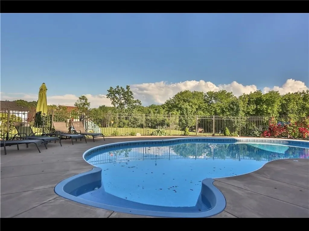 6673 Saint Johns Parkway, Victor, New York 14564, Victor, New York 14564, 5 Bedrooms Bedrooms, 9 Rooms Rooms,3 BathroomsBathrooms,Residential,Closed,6673 Saint Johns Parkway, Victor, New York 14564,0,R1635268