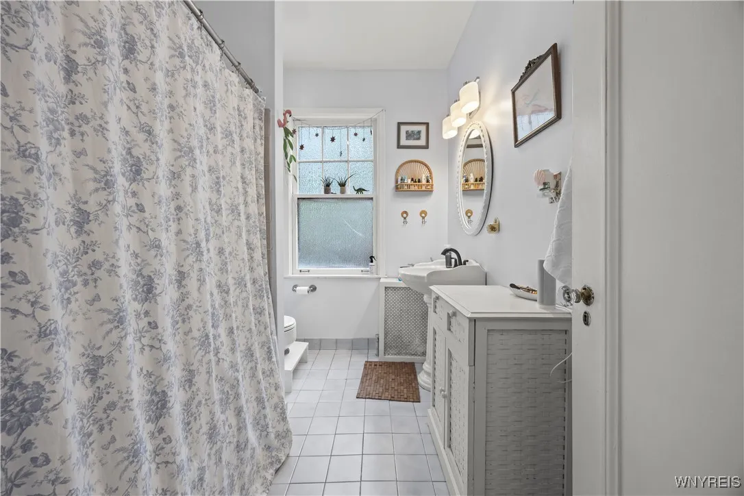 143 Oakland Place, Buffalo, New York 14222, Buffalo, New York 14222, 8 Bedrooms Bedrooms, ,4 BathroomsBathrooms,Residential,For Sale,143 Oakland Place, Buffalo, New York 14222,0,B1639913