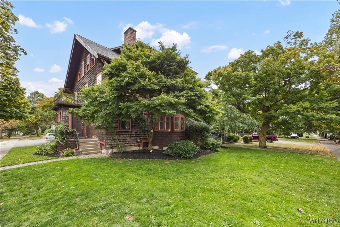 143 Oakland Place, Buffalo, New York 14222, Buffalo, New York 14222, 8 Bedrooms Bedrooms, ,4 BathroomsBathrooms,Residential,For Sale,143 Oakland Place, Buffalo, New York 14222,0,B1639913