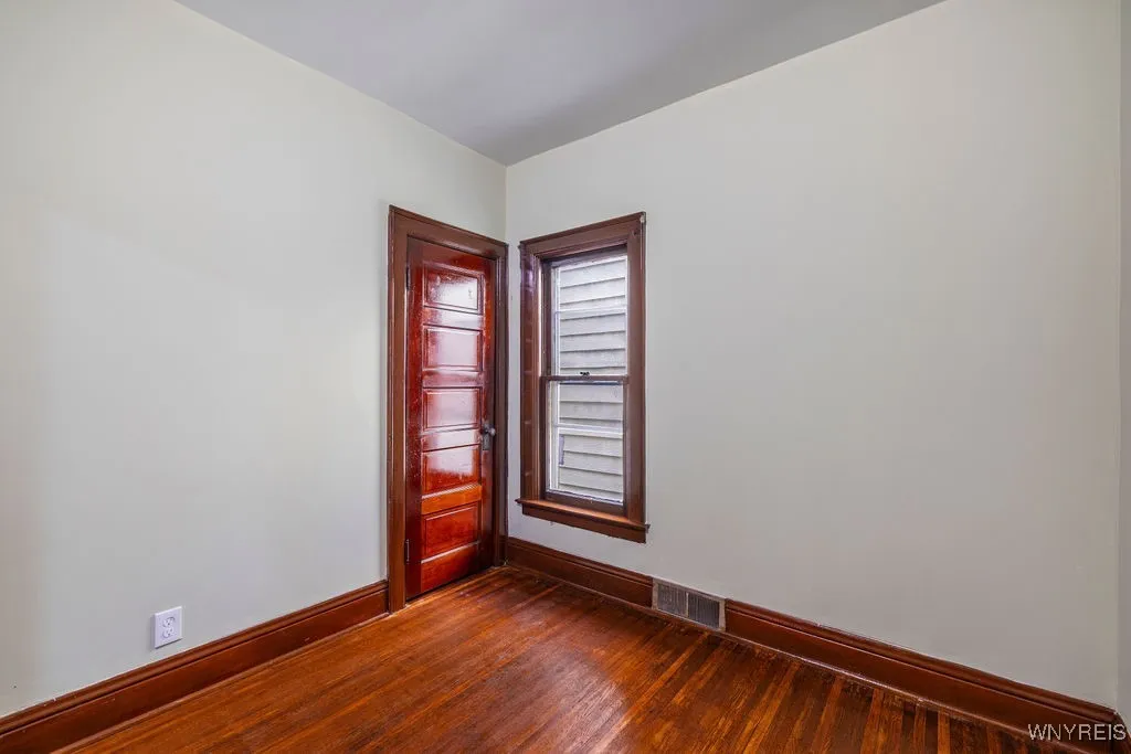 18 South Ryan Street N, Buffalo, New York 14210, Buffalo, New York 14210, 6 Bedrooms Bedrooms, ,2 BathroomsBathrooms,Residential,For Sale,18 South Ryan Street N, Buffalo, New York 14210,0,B1640740