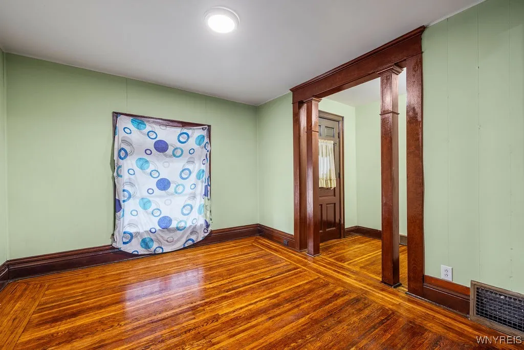 18 South Ryan Street N, Buffalo, New York 14210, Buffalo, New York 14210, 6 Bedrooms Bedrooms, ,2 BathroomsBathrooms,Residential,For Sale,18 South Ryan Street N, Buffalo, New York 14210,0,B1640740