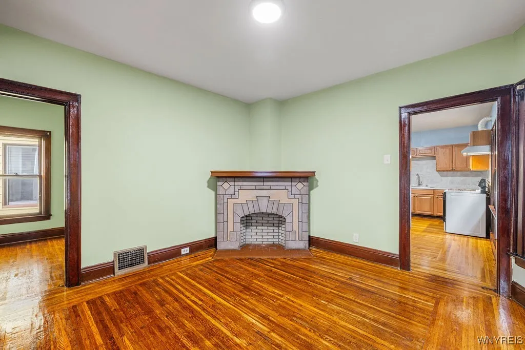 18 South Ryan Street N, Buffalo, New York 14210, Buffalo, New York 14210, 6 Bedrooms Bedrooms, ,2 BathroomsBathrooms,Residential,For Sale,18 South Ryan Street N, Buffalo, New York 14210,0,B1640740