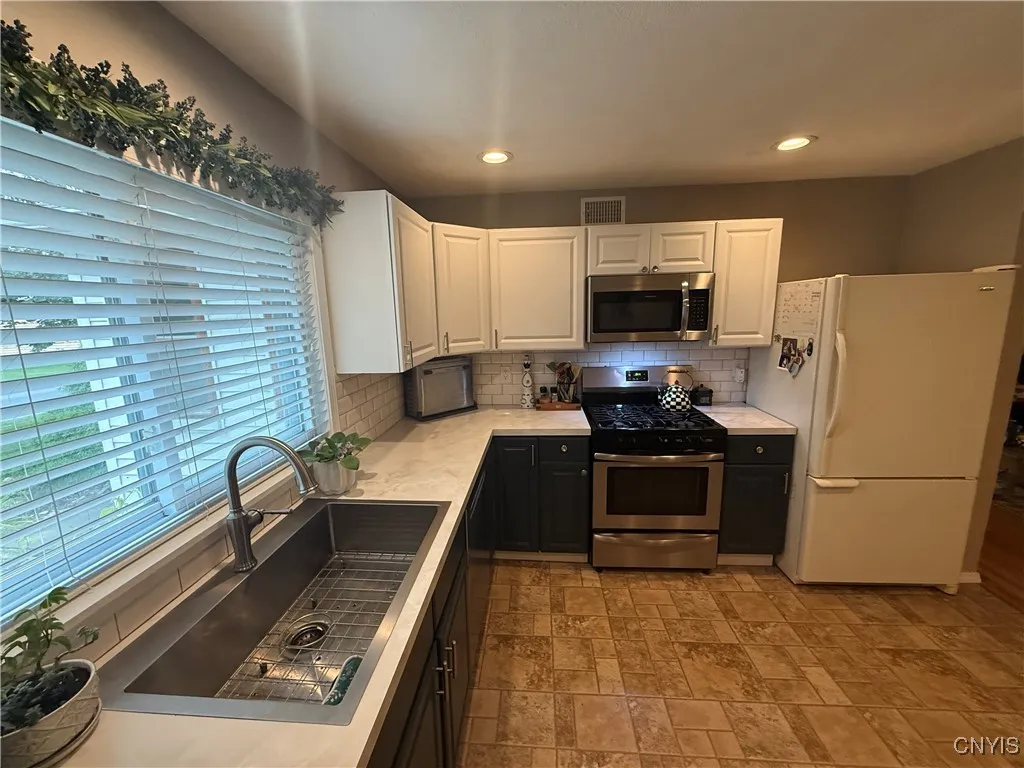 3 Farview Cir, Camillus, New York 13031, Camillus, New York 13031, 2 Bedrooms Bedrooms, 4 Rooms Rooms,1 BathroomBathrooms,Residential,Closed,3 Farview Cir, Camillus, New York 13031,0,S1640511