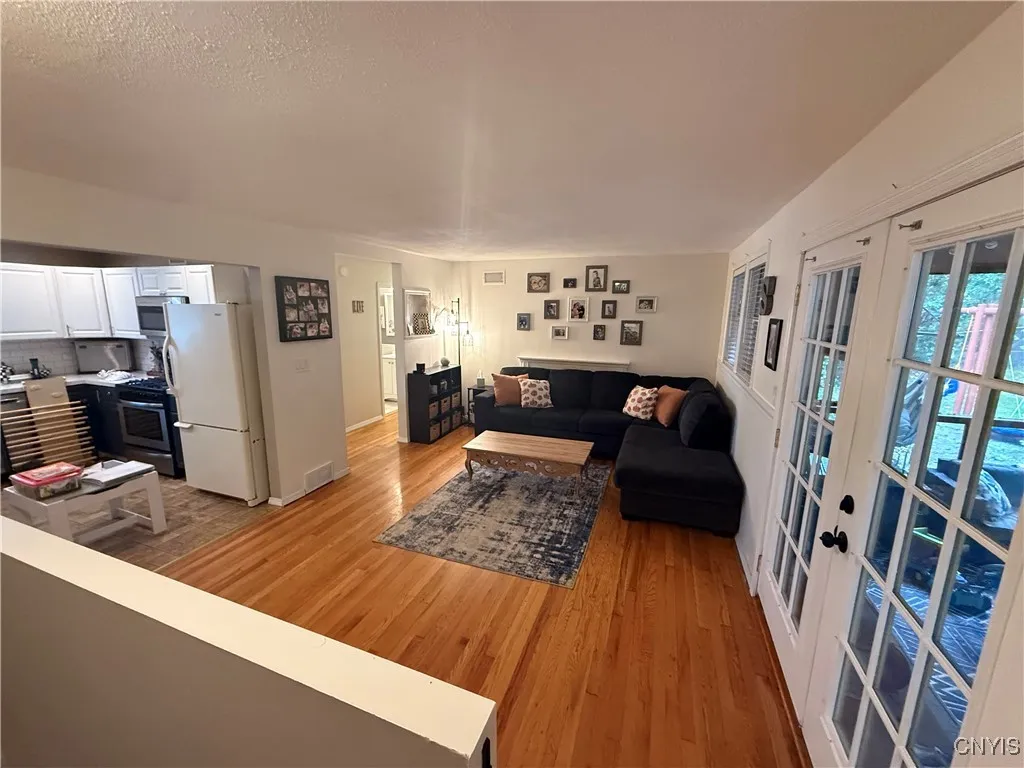 3 Farview Cir, Camillus, New York 13031, Camillus, New York 13031, 2 Bedrooms Bedrooms, 4 Rooms Rooms,1 BathroomBathrooms,Residential,Closed,3 Farview Cir, Camillus, New York 13031,0,S1640511