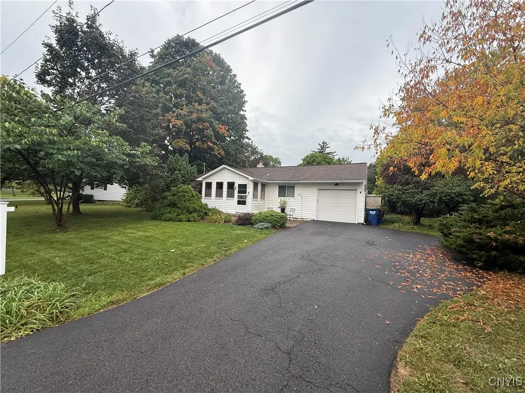 3 Farview Cir, Camillus, New York 13031, Camillus, New York 13031, 2 Bedrooms Bedrooms, 4 Rooms Rooms,1 BathroomBathrooms,Residential,Closed,3 Farview Cir, Camillus, New York 13031,0,S1640511