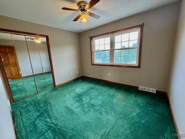 2nd bedroom w/ double closet