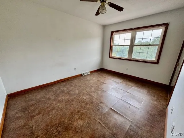 4th bedroom w/ double closet