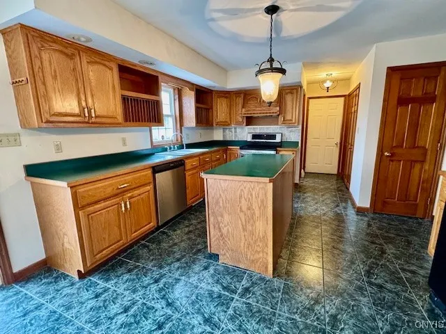 Large eat-in kitchen