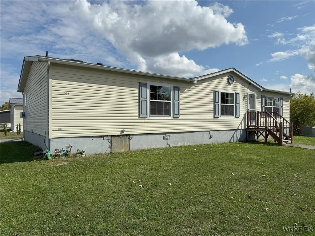 1306 Duchess Lane, Alden, New York 14004, Alden, New York 14004, 3 Bedrooms Bedrooms, 7 Rooms Rooms,2 BathroomsBathrooms,Residential,For Sale,1306 Duchess Lane, Alden, New York 14004,0,B1640755