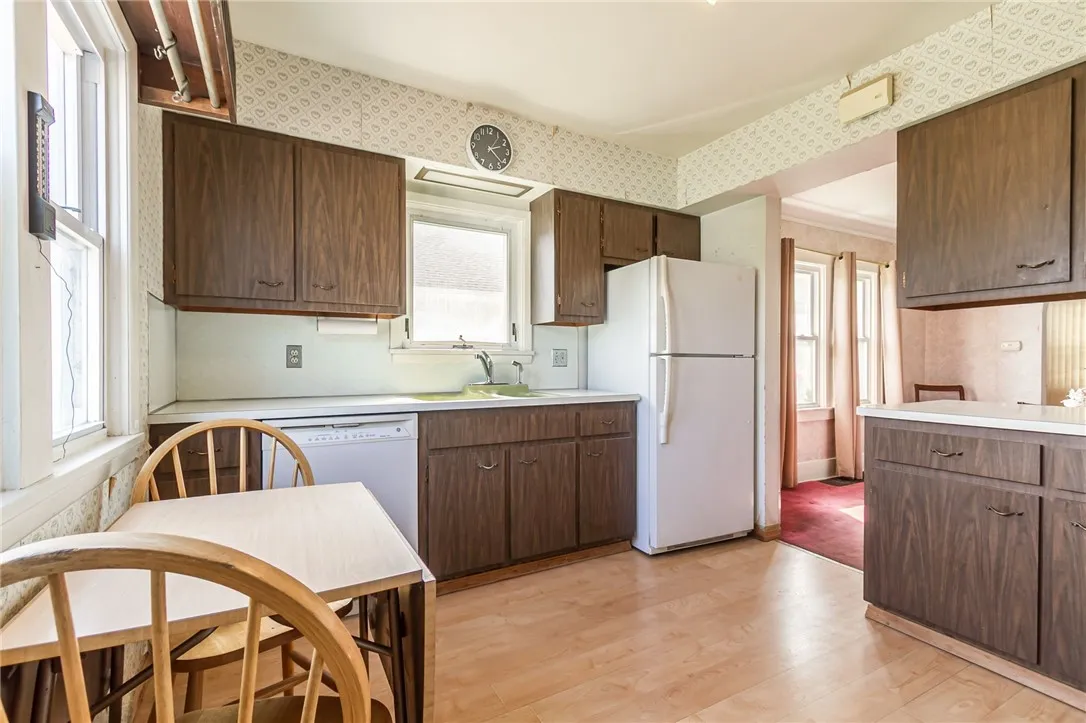 321 Crestwood Boulevard, Gates, New York 14624, Gates, New York 14624, 4 Bedrooms Bedrooms, 5 Rooms Rooms,1 BathroomBathrooms,Residential,Closed,321 Crestwood Boulevard, Gates, New York 14624,0,R1640702