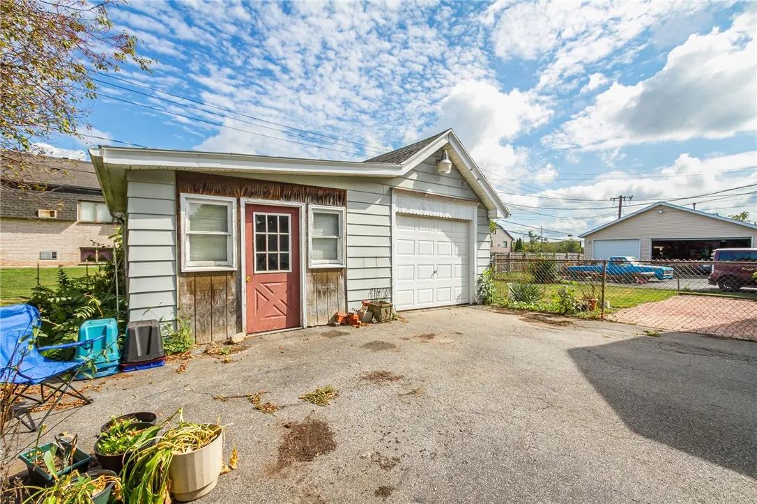 321 Crestwood Boulevard, Gates, New York 14624, Gates, New York 14624, 4 Bedrooms Bedrooms, 5 Rooms Rooms,1 BathroomBathrooms,Residential,Closed,321 Crestwood Boulevard, Gates, New York 14624,0,R1640702