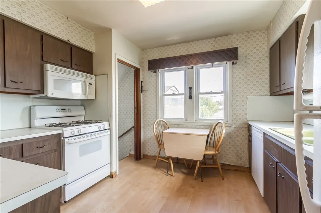 321 Crestwood Boulevard, Gates, New York 14624, Gates, New York 14624, 4 Bedrooms Bedrooms, 5 Rooms Rooms,1 BathroomBathrooms,Residential,Closed,321 Crestwood Boulevard, Gates, New York 14624,0,R1640702