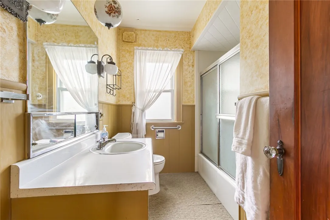 321 Crestwood Boulevard, Gates, New York 14624, Gates, New York 14624, 4 Bedrooms Bedrooms, 5 Rooms Rooms,1 BathroomBathrooms,Residential,Closed,321 Crestwood Boulevard, Gates, New York 14624,0,R1640702