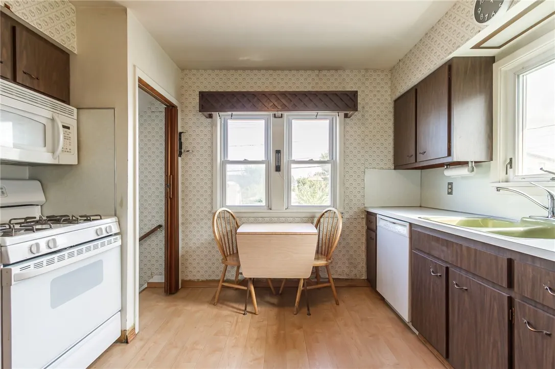 321 Crestwood Boulevard, Gates, New York 14624, Gates, New York 14624, 4 Bedrooms Bedrooms, 5 Rooms Rooms,1 BathroomBathrooms,Residential,Closed,321 Crestwood Boulevard, Gates, New York 14624,0,R1640702