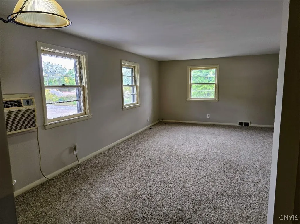 11 Seneca Ave 2nd Floor, Vernon, New York 13421, Vernon, New York 13421, 2 Bedrooms Bedrooms, 5 Rooms Rooms,1 BathroomBathrooms,Residential Lease,Closed,11 Seneca Ave 2nd Floor, Vernon, New York 13421,0,S1640733