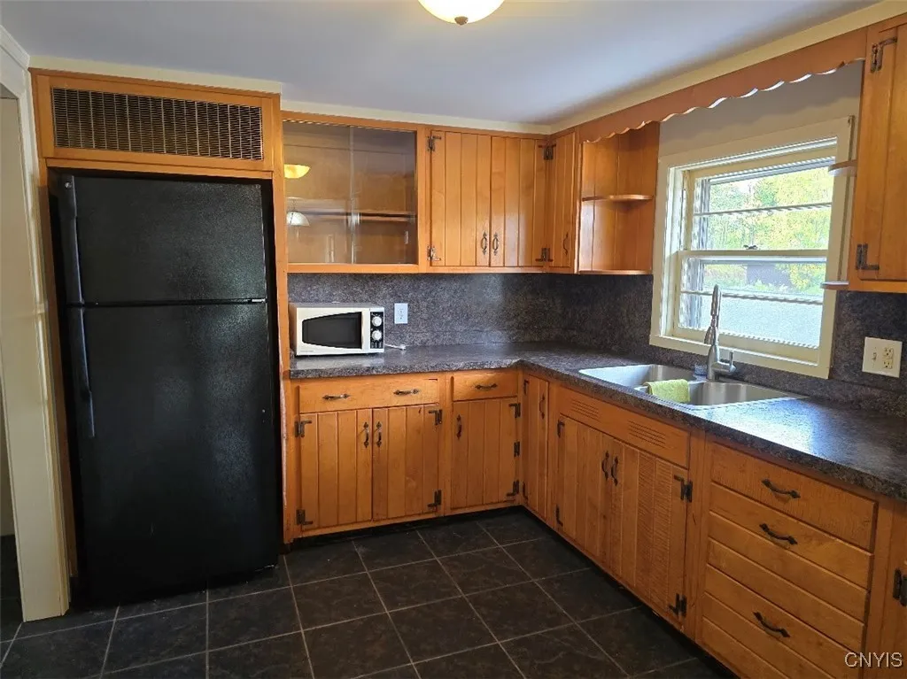 11 Seneca Ave 2nd Floor, Vernon, New York 13421, Vernon, New York 13421, 2 Bedrooms Bedrooms, 5 Rooms Rooms,1 BathroomBathrooms,Residential Lease,Closed,11 Seneca Ave 2nd Floor, Vernon, New York 13421,0,S1640733
