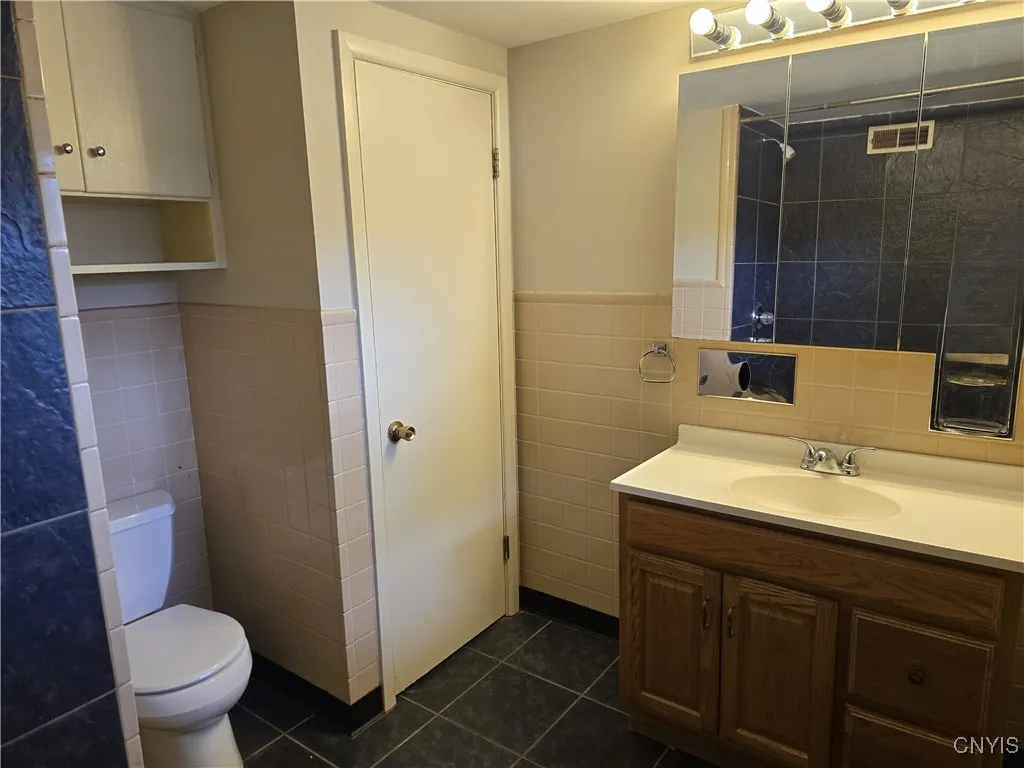 11 Seneca Ave 2nd Floor, Vernon, New York 13421, Vernon, New York 13421, 2 Bedrooms Bedrooms, 5 Rooms Rooms,1 BathroomBathrooms,Residential Lease,Closed,11 Seneca Ave 2nd Floor, Vernon, New York 13421,0,S1640733