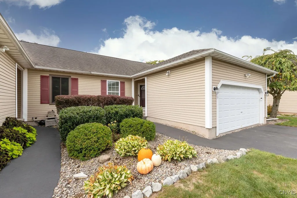 5019 Betsy Ross Way, Salina, New York 13088, Salina, New York 13088, 2 Bedrooms Bedrooms, 7 Rooms Rooms,2 BathroomsBathrooms,Residential,Closed,5019 Betsy Ross Way, Salina, New York 13088,0,S1638758