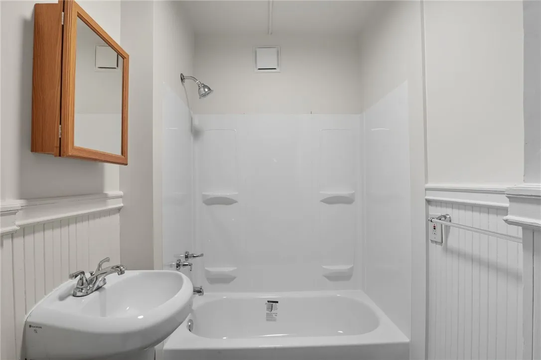 163 Ravine Avenue, Rochester, New York 14613, Rochester, New York 14613, 4 Bedrooms Bedrooms, 9 Rooms Rooms,1 BathroomBathrooms,Residential,Closed,163 Ravine Avenue, Rochester, New York 14613,0,R1639373