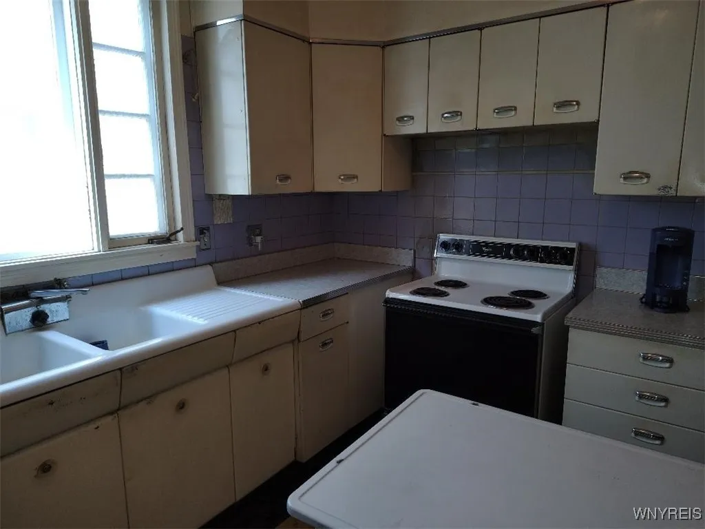 Lower unit - kitchen