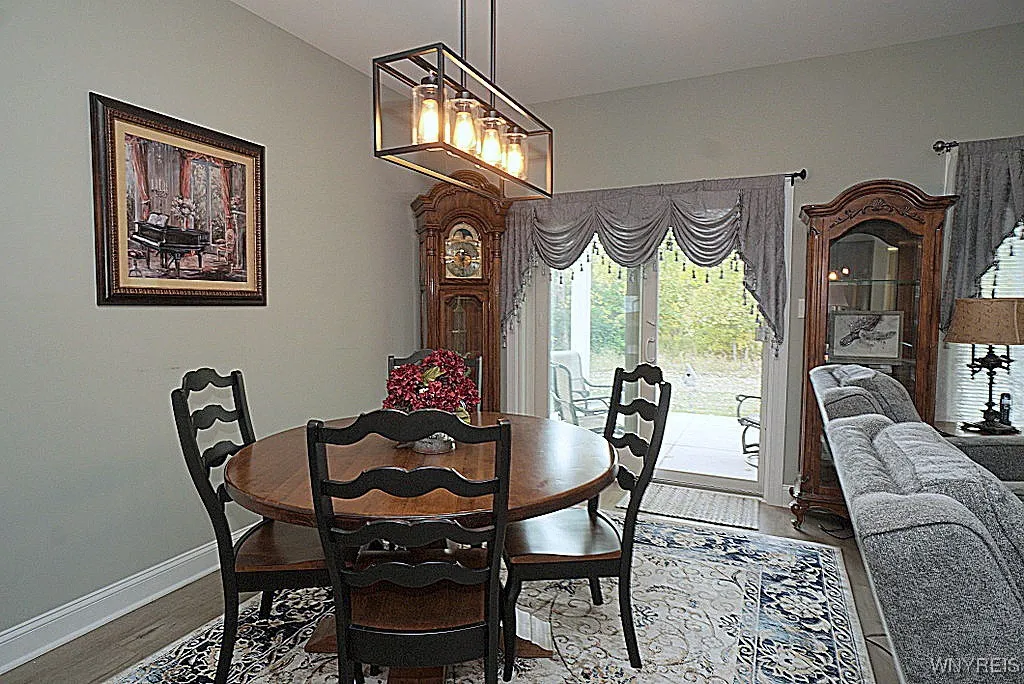 3836 Forest Park Way, Wheatfield, New York 14120, Wheatfield, New York 14120, 2 Bedrooms Bedrooms, 5 Rooms Rooms,2 BathroomsBathrooms,Residential,Closed,3836 Forest Park Way, Wheatfield, New York 14120,0,B1639435