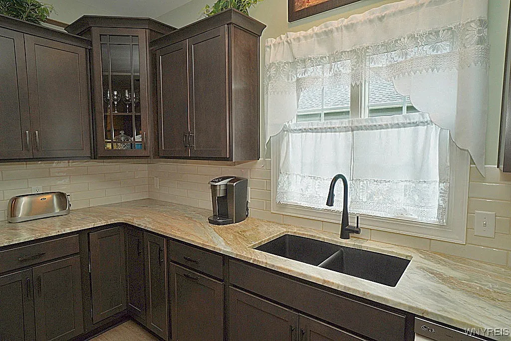 3836 Forest Park Way, Wheatfield, New York 14120, Wheatfield, New York 14120, 2 Bedrooms Bedrooms, 5 Rooms Rooms,2 BathroomsBathrooms,Residential,Closed,3836 Forest Park Way, Wheatfield, New York 14120,0,B1639435