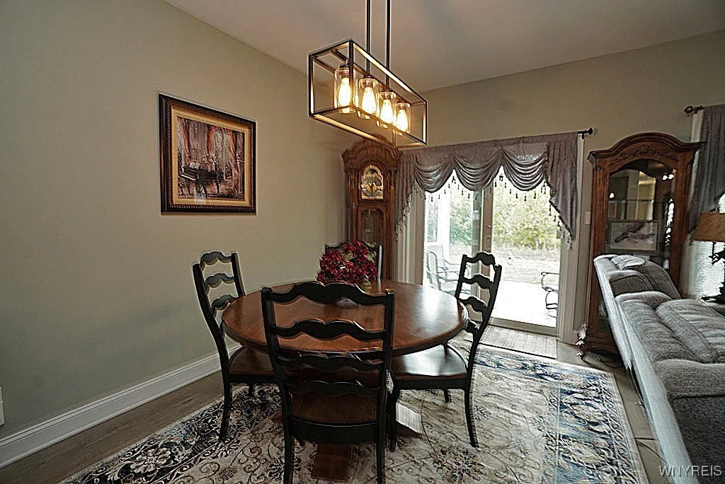 3836 Forest Park Way, Wheatfield, New York 14120, Wheatfield, New York 14120, 2 Bedrooms Bedrooms, 5 Rooms Rooms,2 BathroomsBathrooms,Residential,Closed,3836 Forest Park Way, Wheatfield, New York 14120,0,B1639435
