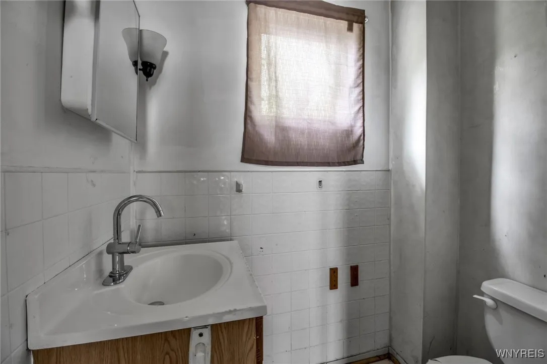 61 Wex Avenue, Buffalo, New York 14211, Buffalo, New York 14211, 5 Bedrooms Bedrooms, ,2 BathroomsBathrooms,Residential,For Sale,61 Wex Avenue, Buffalo, New York 14211,0,B1640734