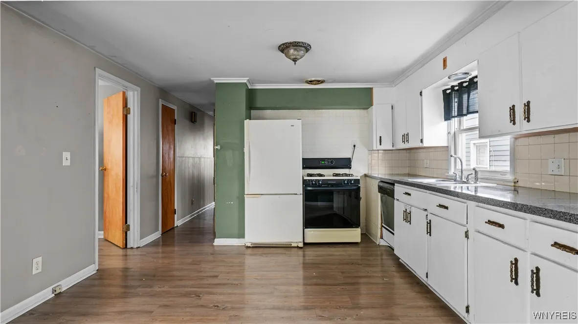 180 Euclid Avenue, Tonawanda, New York 14217, Tonawanda, New York 14217, 5 Bedrooms Bedrooms, ,2 BathroomsBathrooms,Residential,Closed,180 Euclid Avenue, Tonawanda, New York 14217,0,B1640148