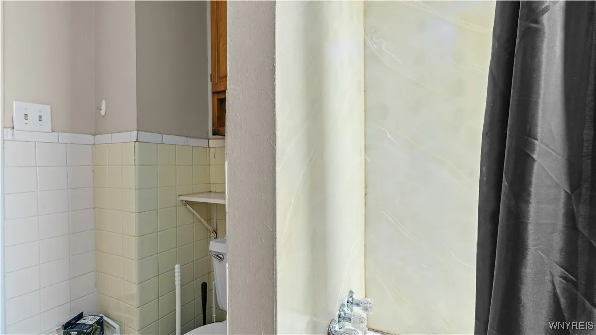 180 Euclid Avenue, Tonawanda, New York 14217, Tonawanda, New York 14217, 5 Bedrooms Bedrooms, ,2 BathroomsBathrooms,Residential,Closed,180 Euclid Avenue, Tonawanda, New York 14217,0,B1640148