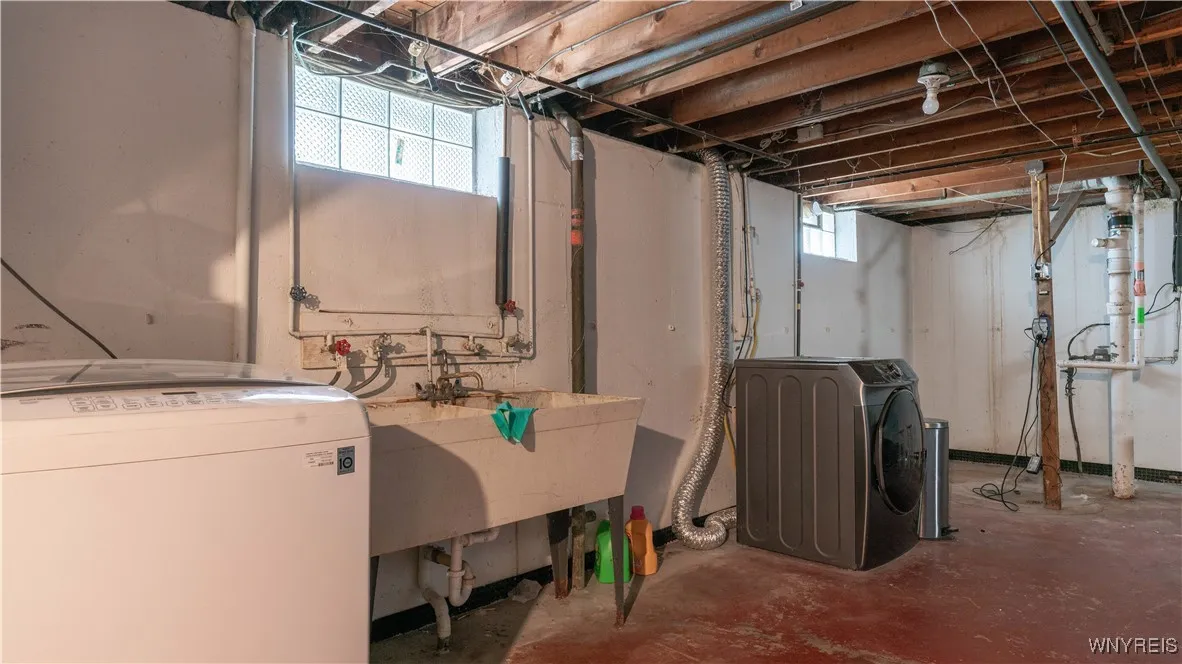 180 Euclid Avenue, Tonawanda, New York 14217, Tonawanda, New York 14217, 5 Bedrooms Bedrooms, ,2 BathroomsBathrooms,Residential,Closed,180 Euclid Avenue, Tonawanda, New York 14217,0,B1640148