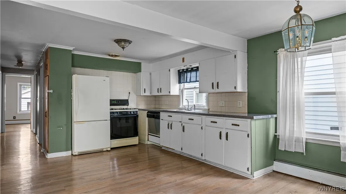 180 Euclid Avenue, Tonawanda, New York 14217, Tonawanda, New York 14217, 5 Bedrooms Bedrooms, ,2 BathroomsBathrooms,Residential,Closed,180 Euclid Avenue, Tonawanda, New York 14217,0,B1640148