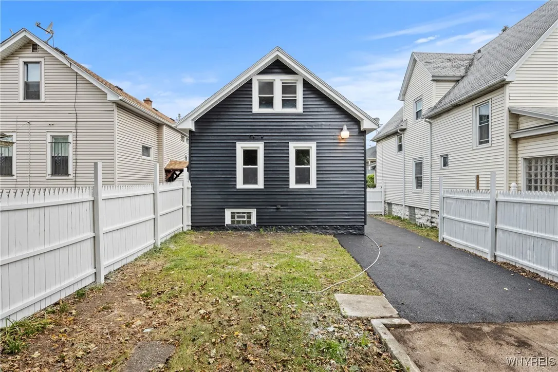 51 Sussex Street, Buffalo, New York 14215, Buffalo, New York 14215, 4 Bedrooms Bedrooms, 8 Rooms Rooms,2 BathroomsBathrooms,Residential,Closed,51 Sussex Street, Buffalo, New York 14215,0,B1640846