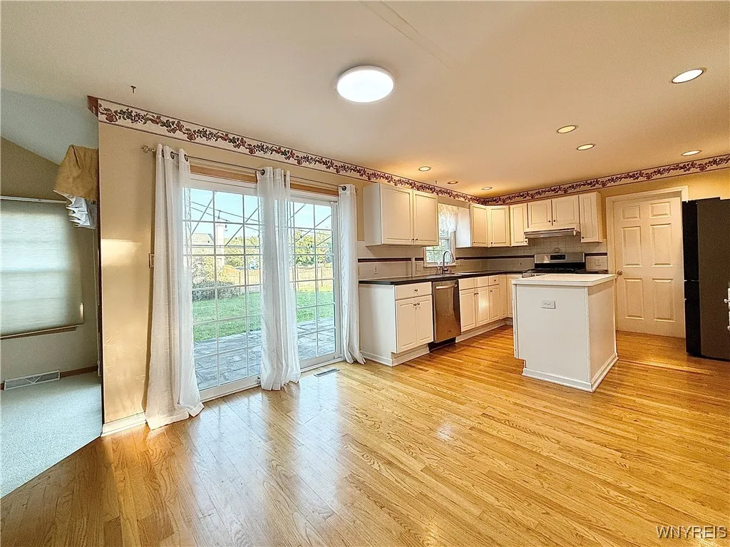 1 Monta Vista Court, Amherst, New York 14051, Amherst, New York 14051, 4 Bedrooms Bedrooms, 9 Rooms Rooms,2 BathroomsBathrooms,Residential Lease,For Rent,1 Monta Vista Court, Amherst, New York 14051,0,B1640564