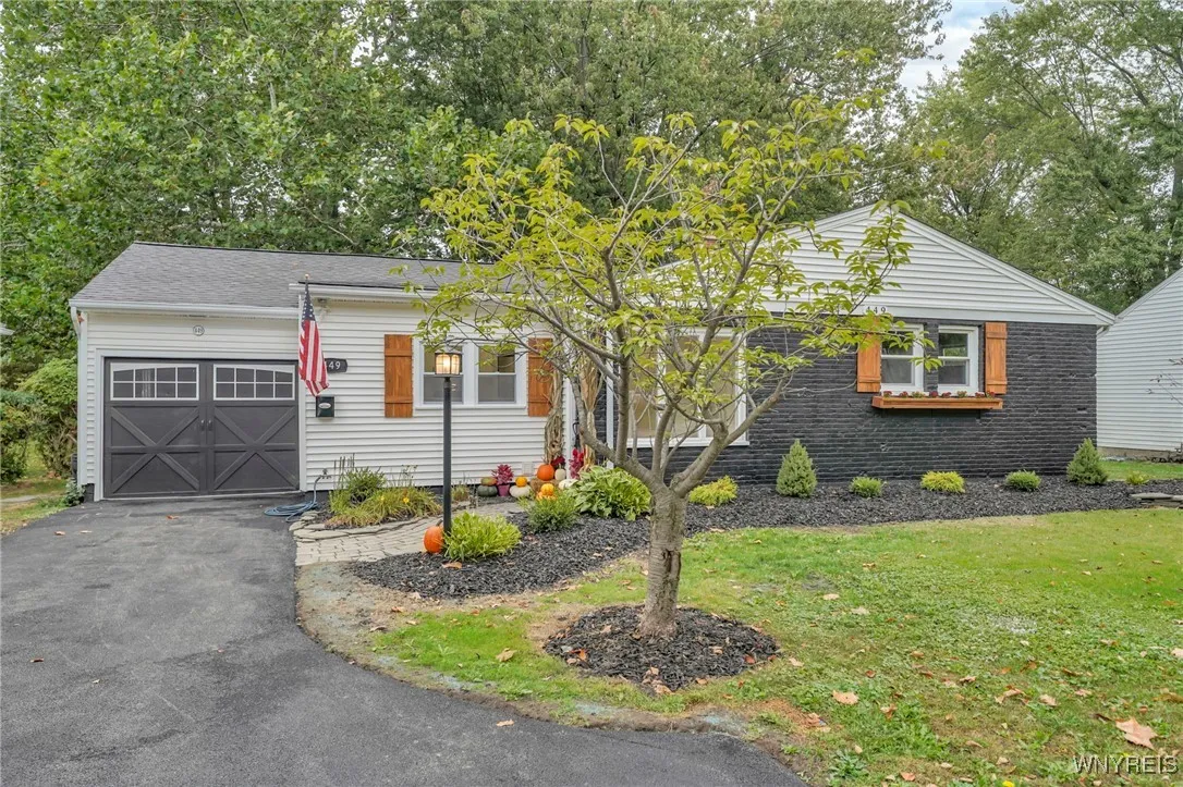 449 Lakewood Parkway, Amherst, New York 14226, Amherst, New York 14226, 3 Bedrooms Bedrooms, 8 Rooms Rooms,1 BathroomBathrooms,Residential,For Sale,449 Lakewood Parkway, Amherst, New York 14226,0,B1640295