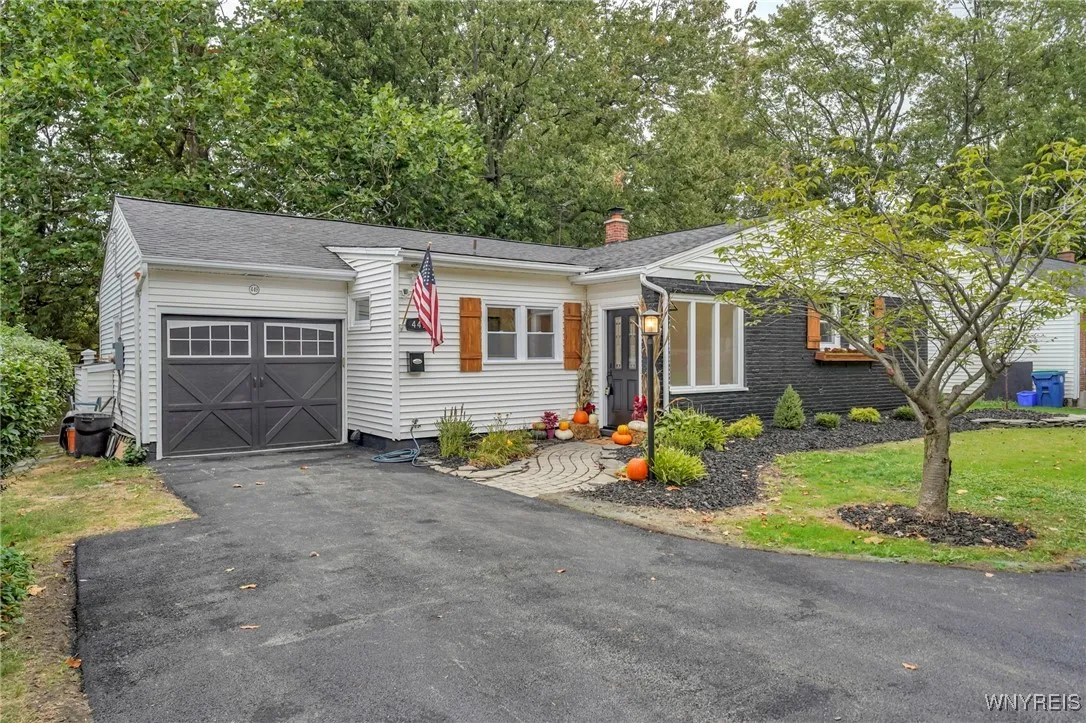449 Lakewood Parkway, Amherst, New York 14226, Amherst, New York 14226, 3 Bedrooms Bedrooms, 8 Rooms Rooms,1 BathroomBathrooms,Residential,For Sale,449 Lakewood Parkway, Amherst, New York 14226,0,B1640295