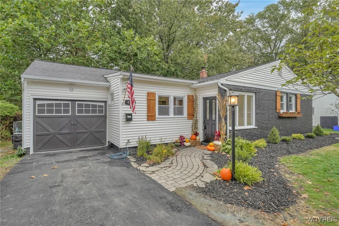 449 Lakewood Parkway, Amherst, New York 14226, Amherst, New York 14226, 3 Bedrooms Bedrooms, 8 Rooms Rooms,1 BathroomBathrooms,Residential,For Sale,449 Lakewood Parkway, Amherst, New York 14226,0,B1640295