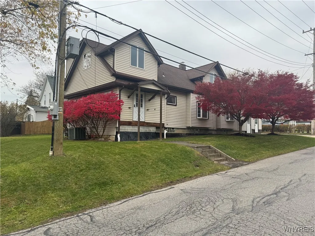 20 East Avenue, West Seneca, New York 14224, West Seneca, New York 14224, 6 Bedrooms Bedrooms, 13 Rooms Rooms,3 BathroomsBathrooms,Residential,For Sale,20 East Avenue, West Seneca, New York 14224,0,B1640835