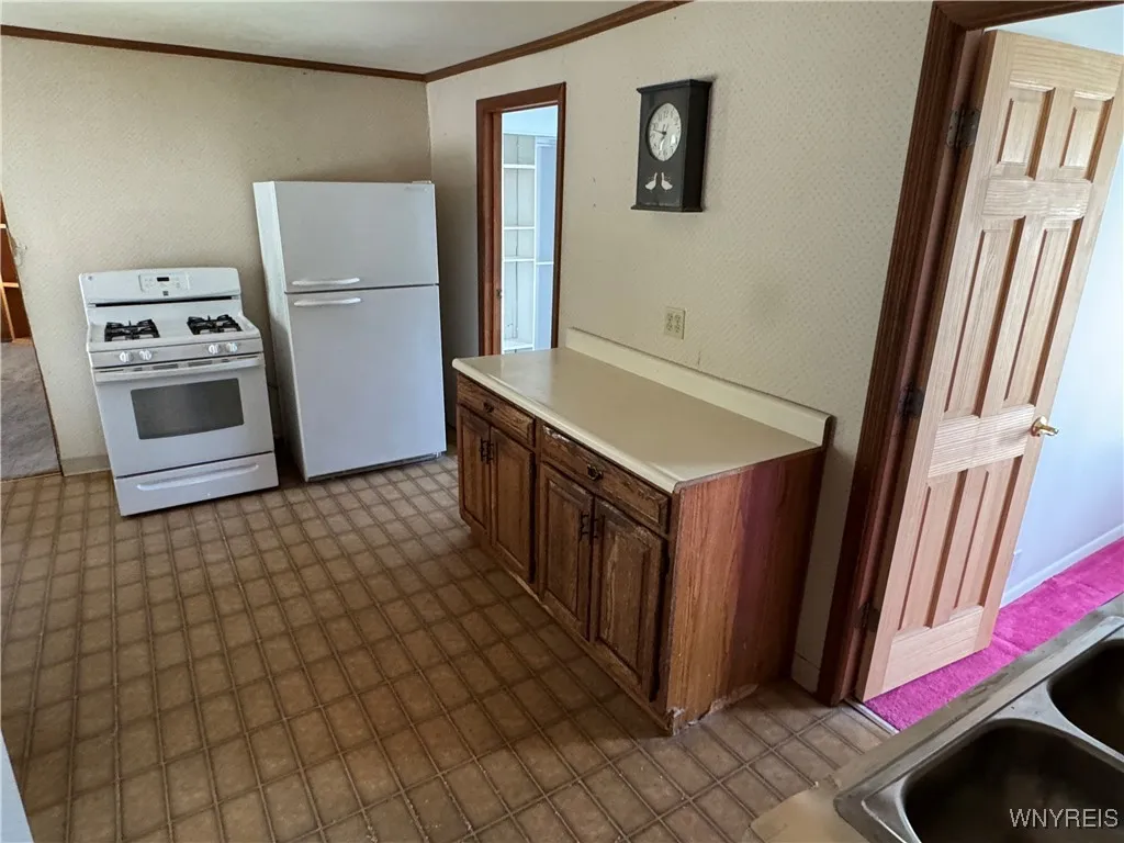 20 East Avenue, West Seneca, New York 14224, West Seneca, New York 14224, 6 Bedrooms Bedrooms, 13 Rooms Rooms,3 BathroomsBathrooms,Residential,For Sale,20 East Avenue, West Seneca, New York 14224,0,B1640835