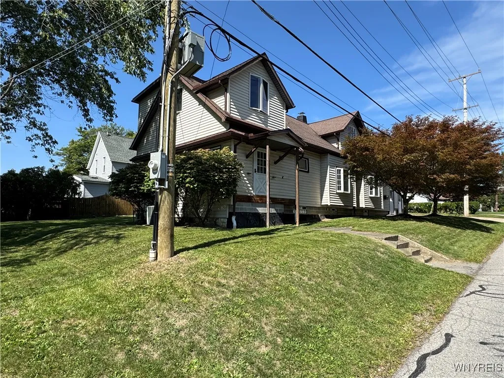 20 East Avenue, West Seneca, New York 14224, West Seneca, New York 14224, 6 Bedrooms Bedrooms, 13 Rooms Rooms,3 BathroomsBathrooms,Residential,For Sale,20 East Avenue, West Seneca, New York 14224,0,B1640835