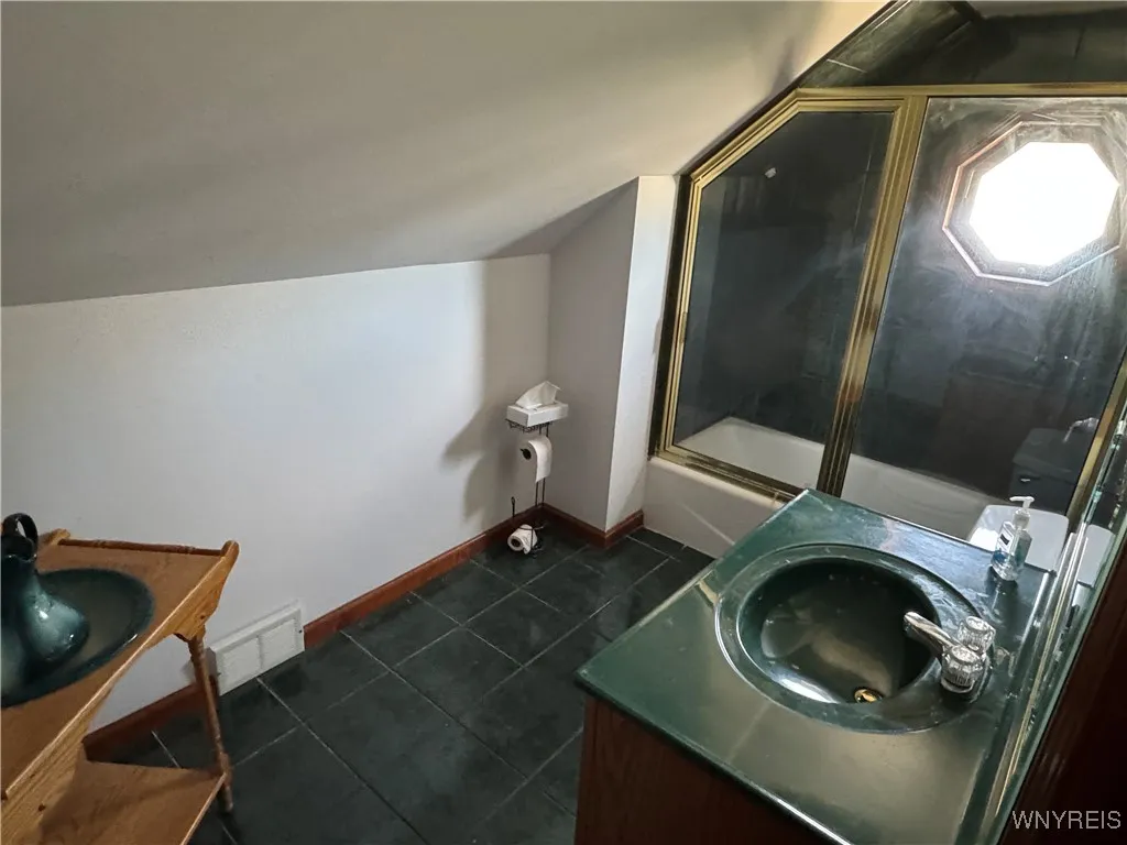 20 East Avenue, West Seneca, New York 14224, West Seneca, New York 14224, 6 Bedrooms Bedrooms, 13 Rooms Rooms,3 BathroomsBathrooms,Residential,For Sale,20 East Avenue, West Seneca, New York 14224,0,B1640835