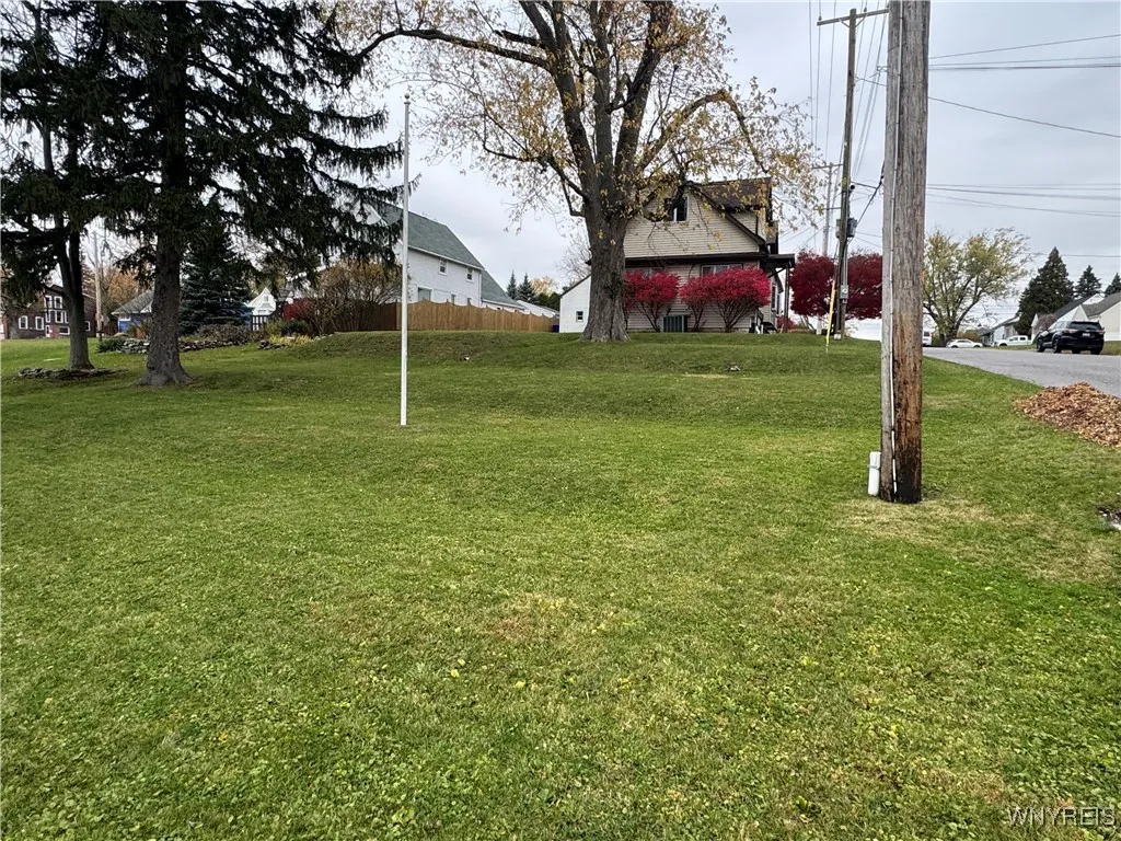 20 East Avenue, West Seneca, New York 14224, West Seneca, New York 14224, 6 Bedrooms Bedrooms, ,3 BathroomsBathrooms,Residential,For Sale,20 East Avenue, West Seneca, New York 14224,0,B1640836