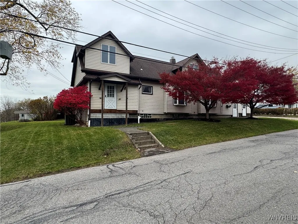 20 East Avenue, West Seneca, New York 14224, West Seneca, New York 14224, 6 Bedrooms Bedrooms, ,3 BathroomsBathrooms,Residential,For Sale,20 East Avenue, West Seneca, New York 14224,0,B1640836