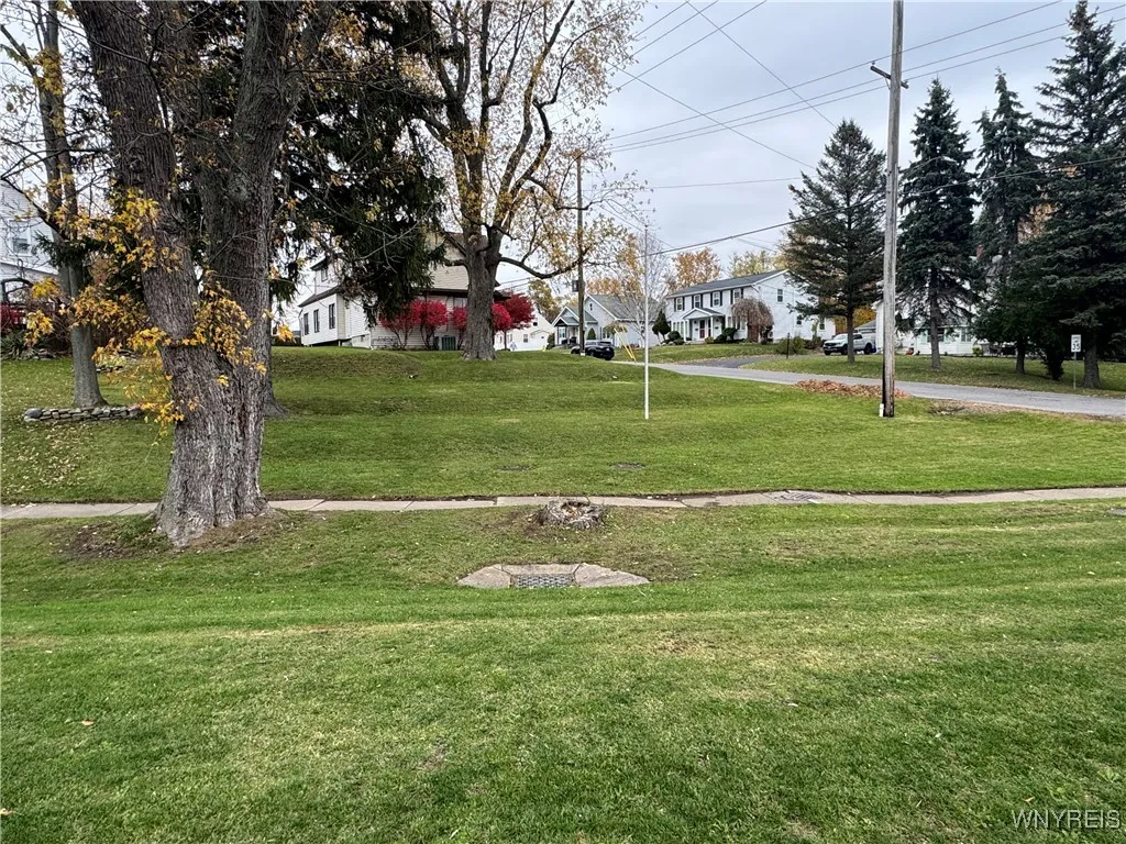 20 East Avenue, West Seneca, New York 14224, West Seneca, New York 14224, 6 Bedrooms Bedrooms, ,3 BathroomsBathrooms,Residential,For Sale,20 East Avenue, West Seneca, New York 14224,0,B1640836