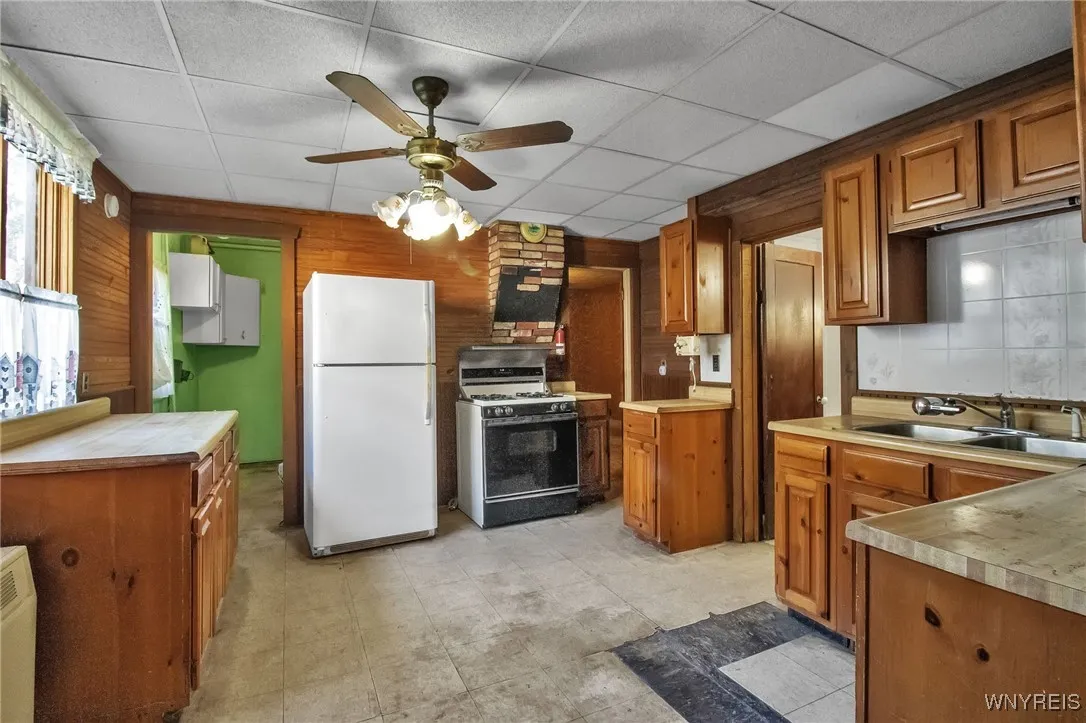 81 Hamburg Street, Buffalo, New York 14204, Buffalo, New York 14204, 6 Bedrooms Bedrooms, ,2 BathroomsBathrooms,Residential,For Sale,81 Hamburg Street, Buffalo, New York 14204,0,B1639907