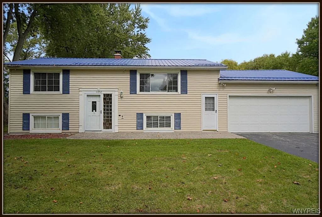11052 Fairview Drive, Alden, New York 14086, Alden, New York 14086, 4 Bedrooms Bedrooms, 9 Rooms Rooms,1 BathroomBathrooms,Residential,Closed,11052 Fairview Drive, Alden, New York 14086,0,B1640980